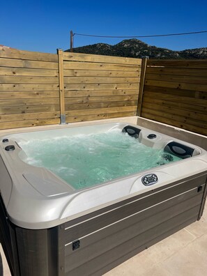 Bain à remous extérieur