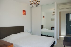 3 chambres, fer et planche à repasser, Wi-Fi, draps fournis