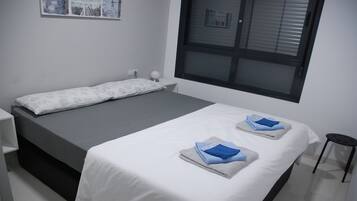 3 slaapkamers, een strijkplank/strijkijzer, gratis wifi, beddengoed