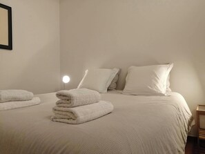 1 bedroom, desk, iron/ironing board, WiFi