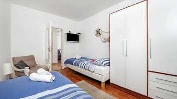 2 bedrooms, iron/ironing board, free WiFi, bed sheets