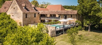 Eco Lodge le Barradis, country house with 4000 m2 and heated swimming pool