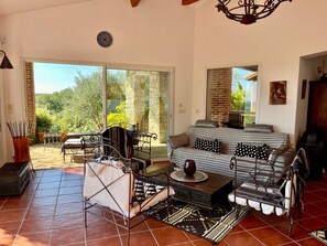 Smart TV, table tennis, books - Charming villa, swimming pool, superb view of the Pyrenees and the Gers countryside (Castin)