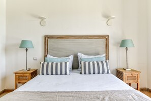 2 bedrooms, iron/ironing board, travel crib, free WiFi - Between land and sea in the Cathar region (Durban-Corbières)