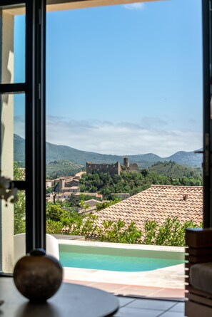 Outdoor pool - Between land and sea in the Cathar region (Durban-Corbières)
