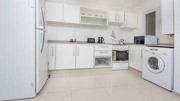 Fridge, microwave, coffee/tea maker, cookware/dishes/utensils