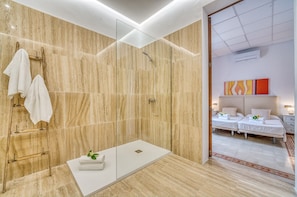 Bathtub, hair dryer, towels - Rural villa with pool Sa Verdera in Mallorca (Maria de la salut)