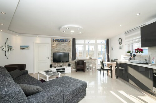 Helle Wohnung mit Terrasse