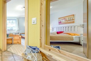 2 bedrooms, iron/ironing board, free WiFi, bed sheets