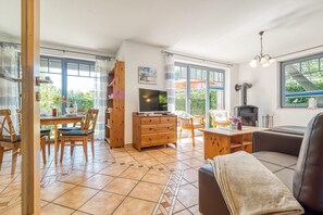 Smart TV, fireplace, DVD player, books