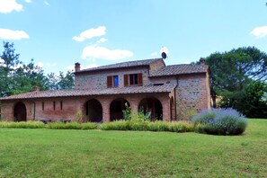 Exterior - Apartment with a beautiful view of the countryside (Torrita di Siena)