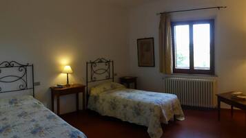 2 Schlafzimmer, Bügeleisen/Bügelbrett, Bettwäsche