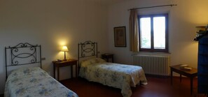 2 bedrooms, iron/ironing board, bed sheets - Apartment with a beautiful view of the countryside (Torrita di Siena)