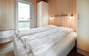 4 bedrooms, travel cot, free WiFi