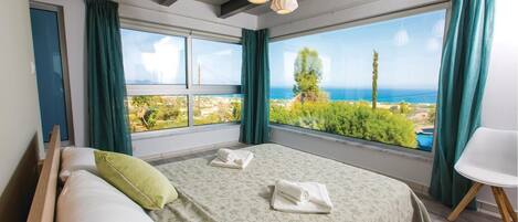 3 quartos, berço de viagem, Wi-Fi de cortesia, roupa de cama