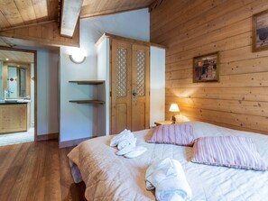 3 bedrooms, free WiFi, bed sheets