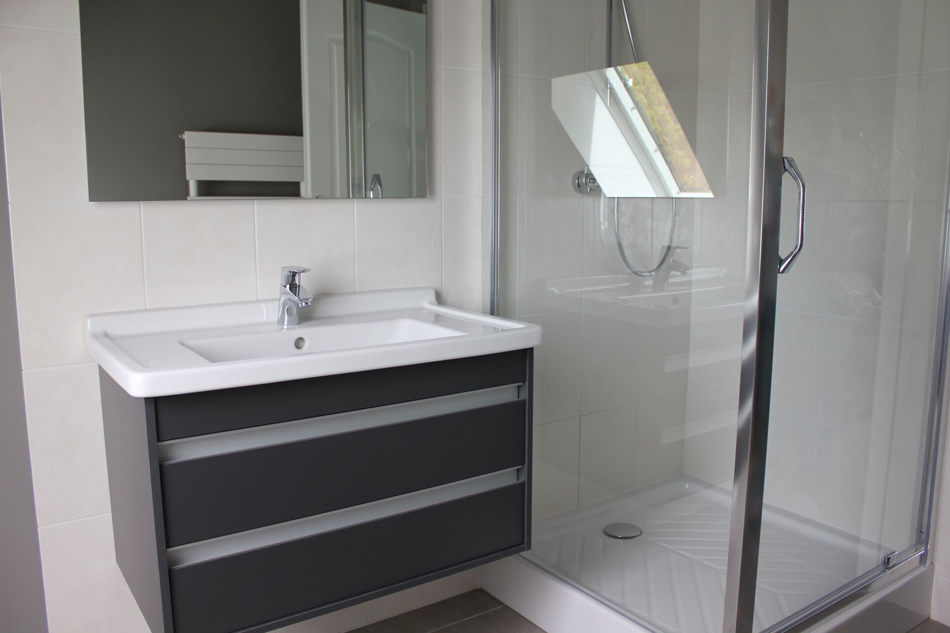 Douche, sèche-cheveux, papier toilette