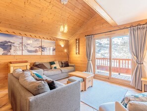 TV, fireplace - 3-bedroom chalet with spa and pool, ski-in/ski-out (Saint-Martin-de-Belleville)