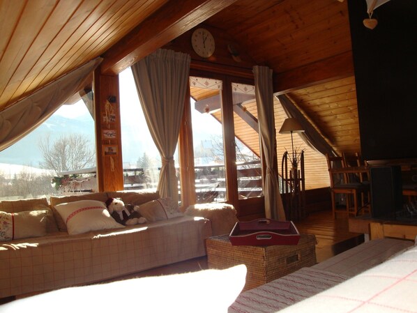 2 bedrooms, soundproofing, iron/ironing board, free WiFi