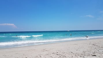 靠近海滩
