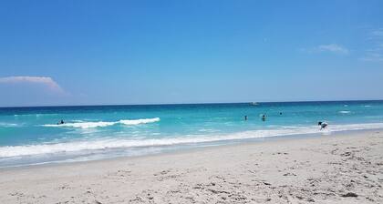 Eingebettet zwischen Banks Channel und dem Strand der Insel!