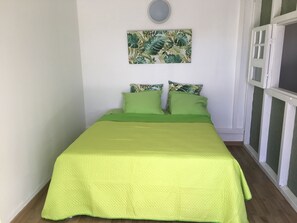 1 chambre, fer et planche à repasser, Wi-Fi, draps fournis