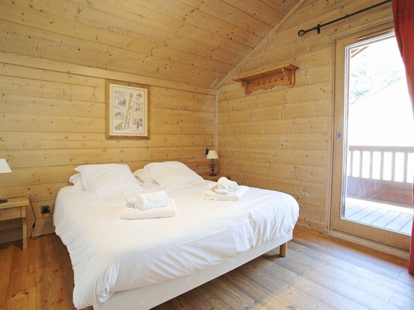 4 chambres, accès au Wi-Fi (inclus), literie fournie