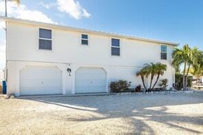 Exterior - WATERFRONT, VIEWS, HEATED POOL, 130 ft. OF DOCK, PRIVATE RETREAT (Marathon)