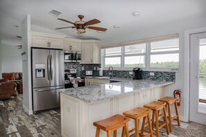 Fridge, microwave, oven, stovetop - WATERFRONT, VIEWS, HEATED POOL, 130 ft. OF DOCK, PRIVATE RETREAT (Marathon)