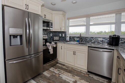 WATERFRONT, VIEWS, HEATED POOL, 130 ft. OF DOCK, PRIVATE RETREAT