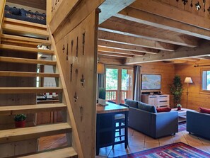 TV, fireplace, DVD player - Spacious apartment for 10 with pool, spa, and parking in Saint-Martin-de-Belleville (Saint-Martin-de-Belleville)