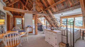 1 bedroom, desk, iron/ironing board, free WiFi