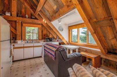 3 Minutes To Ski Lifts With Fantastic Views!