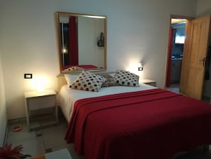 1 bedroom, in-room safe, desk, iron/ironing board