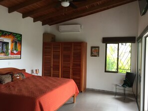 1 slaapkamer, een bureau, een strijkplank/strijkijzer, gratis wifi