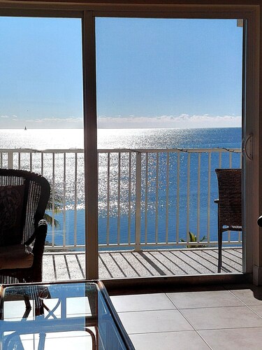 Direct Oceanfront Corner Condo, WiFi, Pool, Gym, Panoramic Ocean Views!  