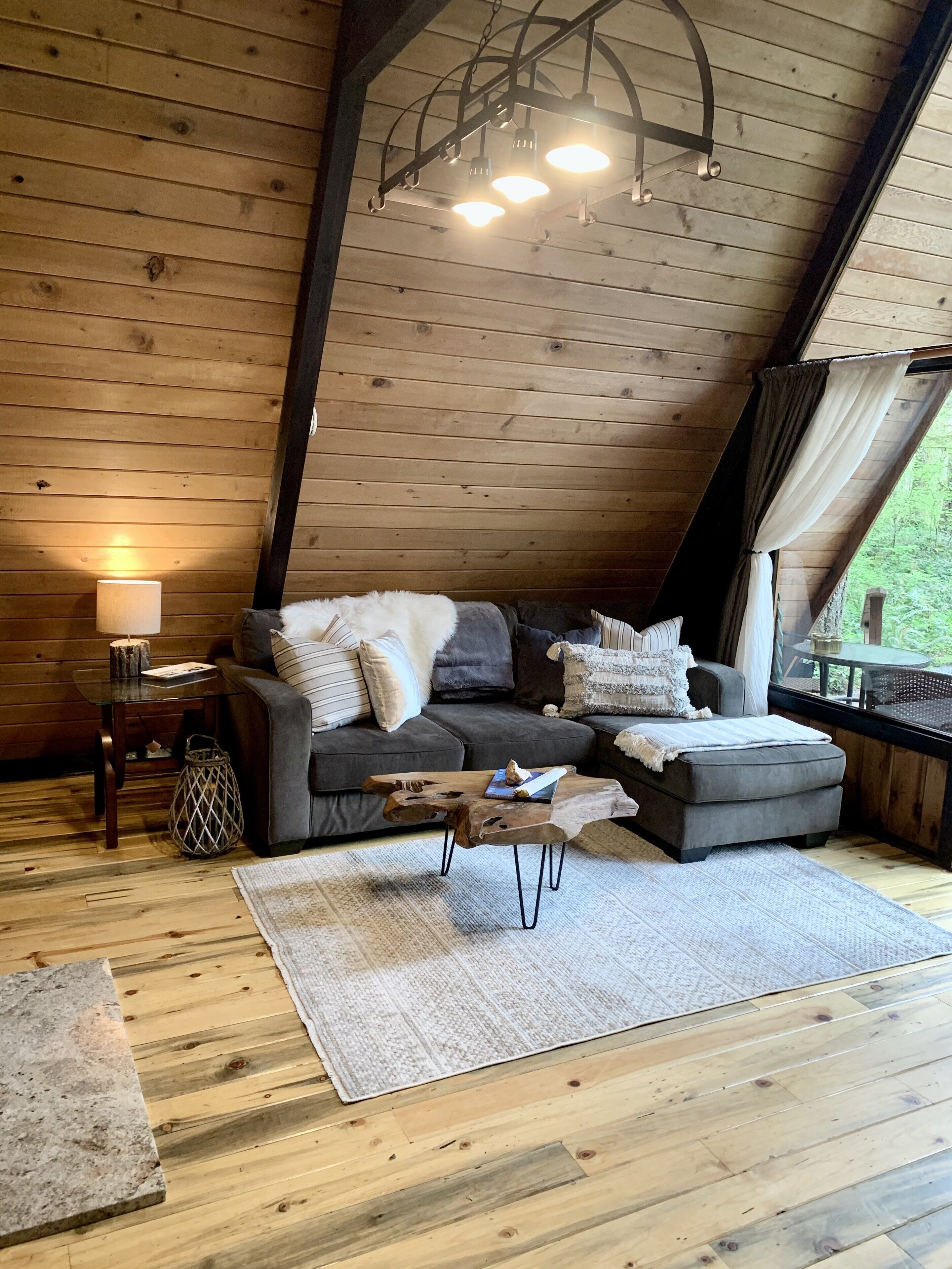 Smart TV, chimenea, reproductor de DVD y estéreo 