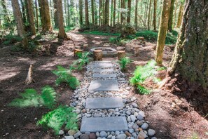 Property grounds - Hidden Gem! Modern A-frame in wooded wonderland (Ashford)