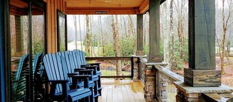 Cozy Mountain Escape—Sweetgrass Retreat for Romance & Family Fun