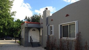 A building with a white door, a small porch, and a window. - Modern 3/1 house near Beaches and Midtown (Miami)