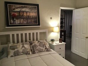 3 habitaciones, escritorio, tabla de planchar con plancha y wifi 