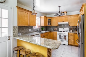 Coffee/tea maker, fridge, microwave, oven