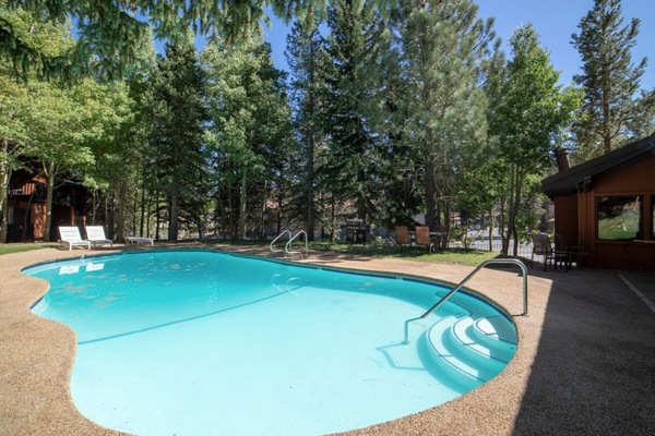 Piscina all'aperto, una piscina riscaldata