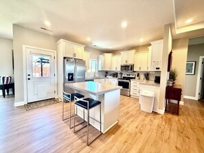 Refrigerador, microondas, horno, placa de cocina