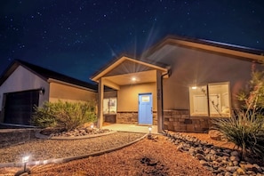Exterior - Desert Retreat Near Zion | Hot Tub & Red Rock View (Kanab)