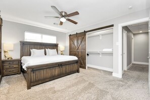 3 habitaciones, escritorio, tabla de planchar con plancha y wifi 