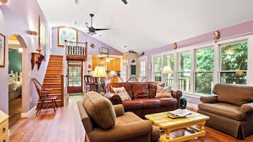 Smart TV, Netflix, DVD player, books