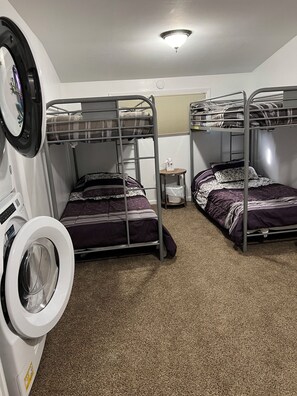 3 bedrooms, iron/ironing board, Internet, bed sheets
