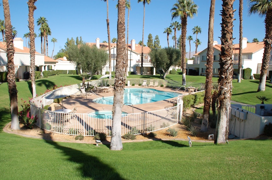 3 Bedrooms, Ground level, Free tennis & gym, public golf/No tax on