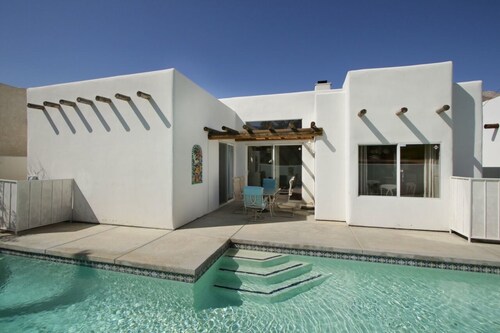  La Casa Tranquila Offers Mountain Views, Privacy, Swimming and Hiking..